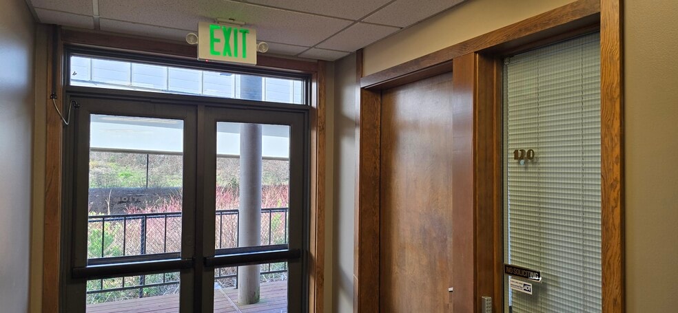 More Photos Of 9 Lake Bellevue Dr, Bellevue Office For Sale