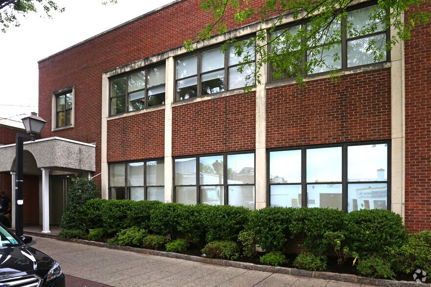 More Photos Of 10 Mitchell Pl, White Plains Office For Lease