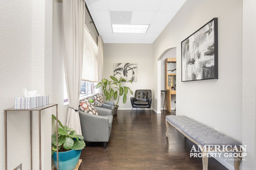 More Photos Of 20020 Veterans Blvd, Port Charlotte Office For Sale