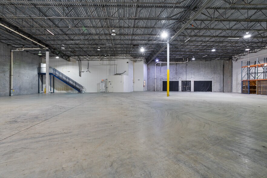 More Photos Of 10300-10380 NW 53rd St, Sunrise Distribution For Lease