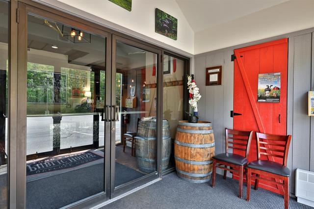 More Photos Of 20 Public Way, Quechee Restaurant For Sale