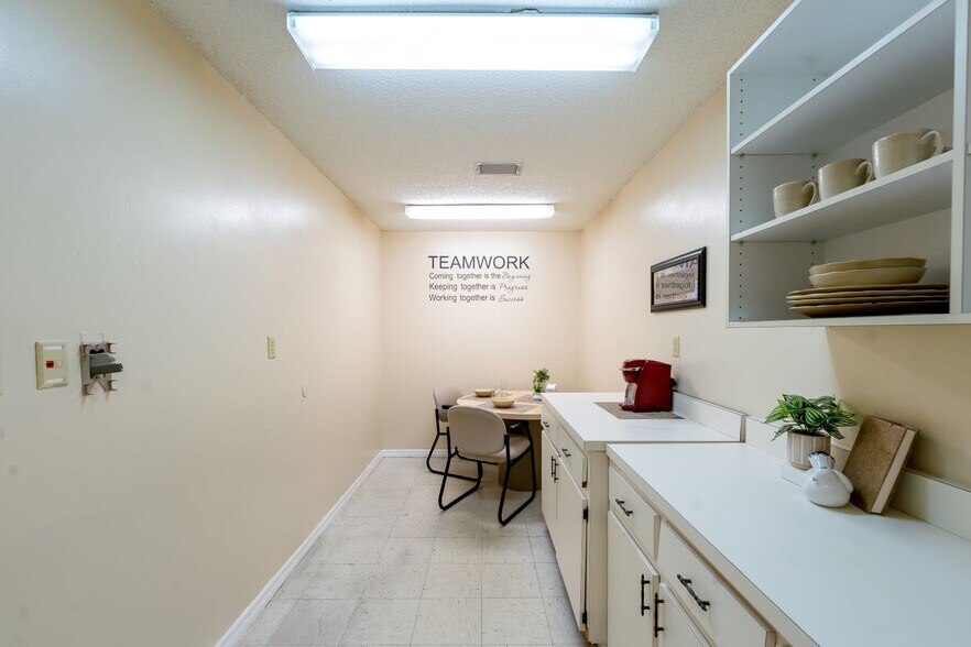 More Photos Of 10245 E Colonial Dr, Orlando Medical For Lease