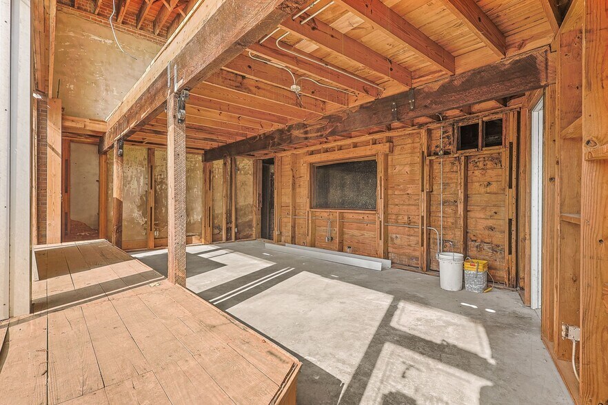 More Photos Of 125 S Waco St, Hillsboro Office For Lease