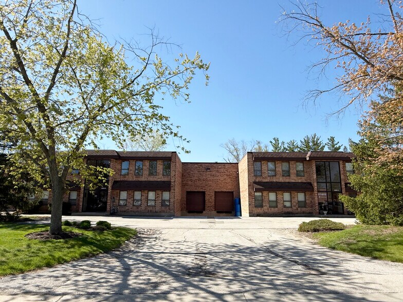Primary Photo Of 4059-4081 Joseph Dr, Waukegan Light Distribution For Sale
