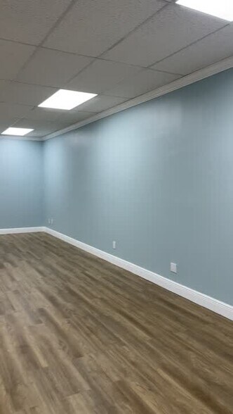 Primary Photo Of 636 Old Dixie Hwy SW, Vero Beach Unknown For Lease