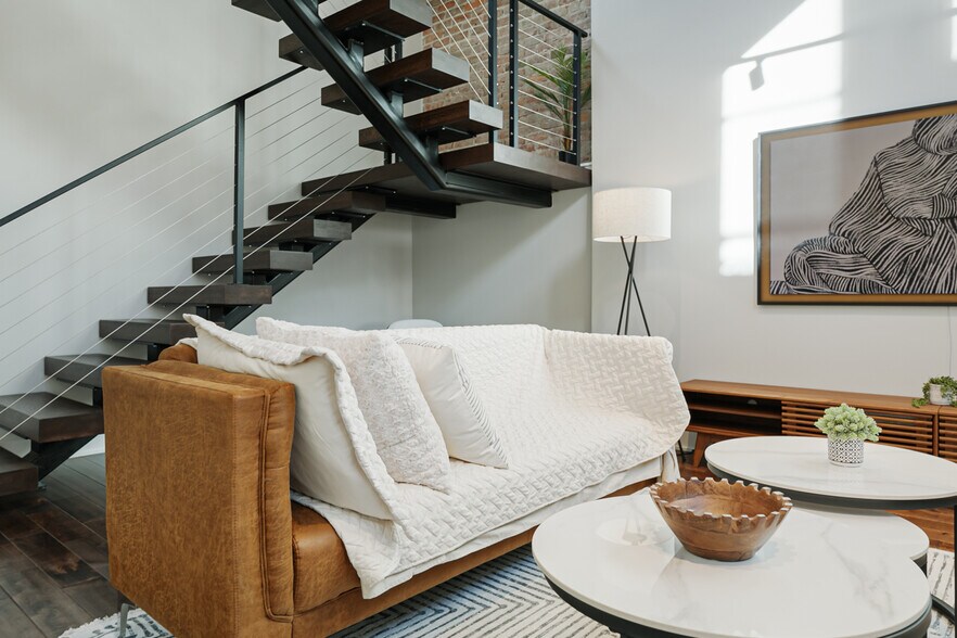 More Photos Of 122 College St, Asheville Storefront Retail Residential For Sale