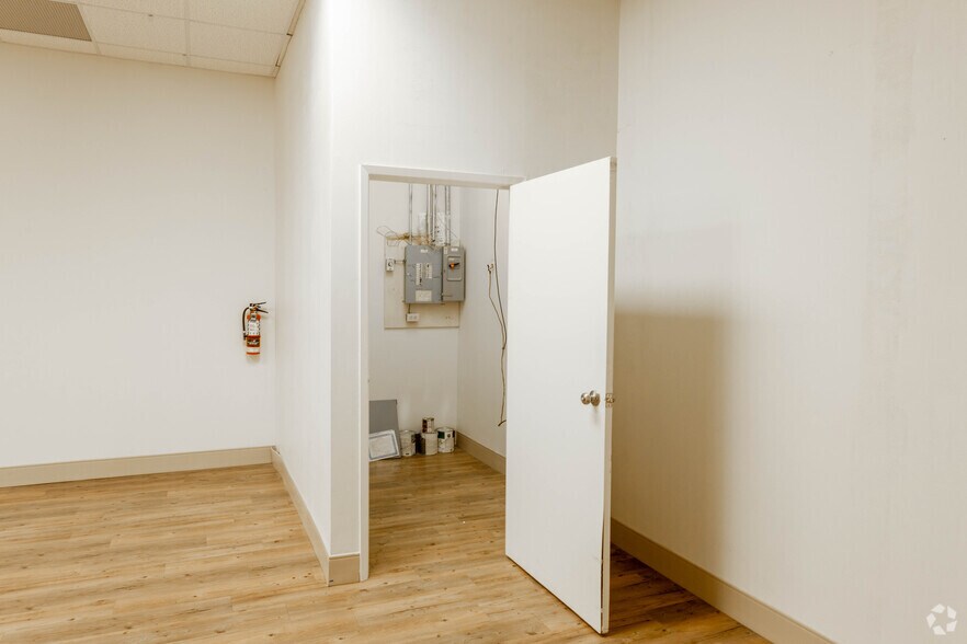 More Photos Of 1431-1527 Rebecca St, Oakville Unknown For Sale