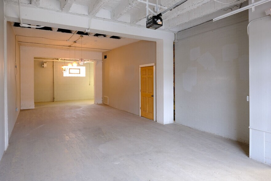 More Photos Of 408 W Main St, Benton Harbor Freestanding For Lease