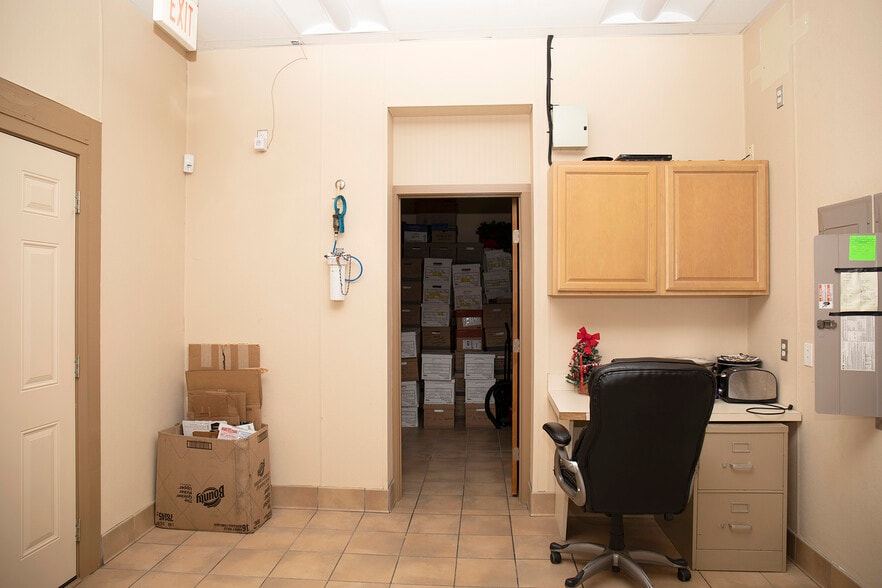 More Photos Of 204 S Main St, Federalsburg Storefront Retail Office For Sale