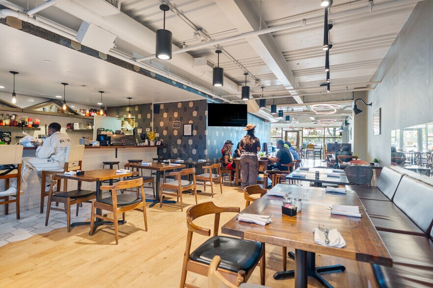 More Photos Of 2100 Travis St, Houston Office Residential For Lease