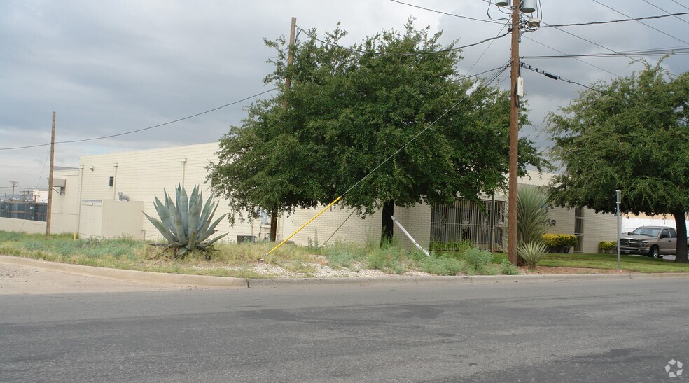 More Photos Of 6980 Market Ave, El Paso Distribution For Lease