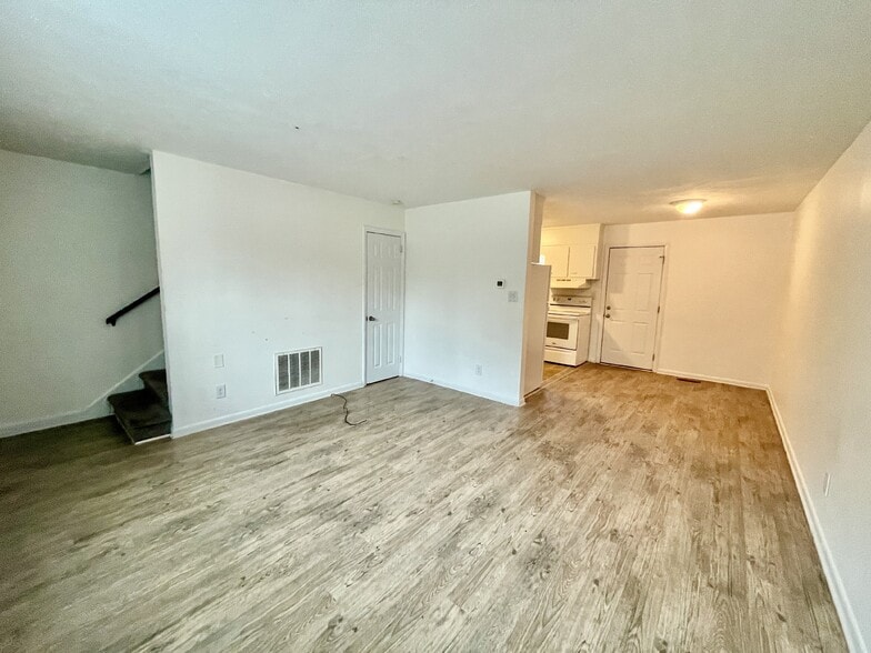 More Photos Of 812-830 Pilot Ave, Fayetteville Multifamily For Sale