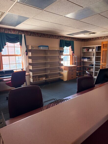 More Photos Of 187 W Main St, Saint Clairsville Medical For Lease