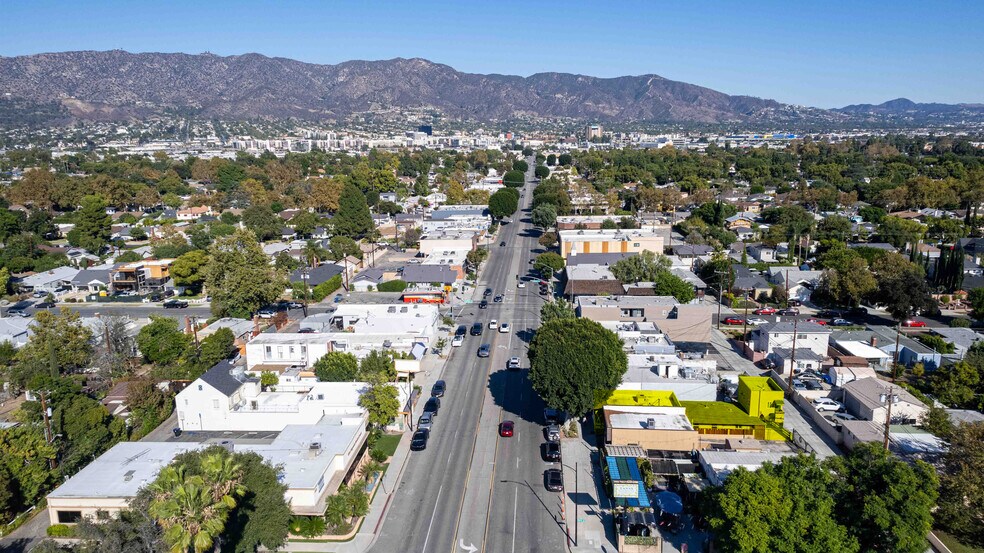 More Photos Of 2114 W Magnolia Blvd, Burbank Storefront For Sale
