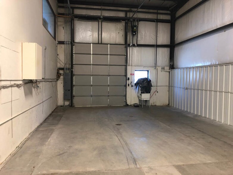 More Photos Of 14007-14015 Industrial Rd, Omaha Light Distribution For Lease