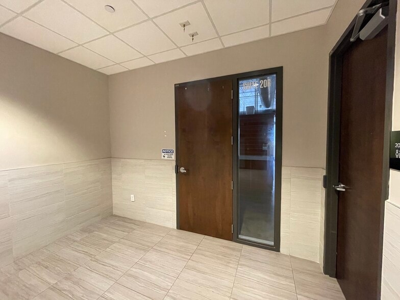 More Photos Of 484 King St, Charleston General Retail For Lease