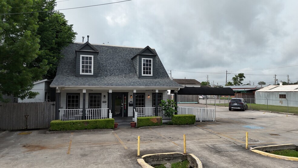 More Photos Of 4705 Inker St, Houston Restaurant For Lease