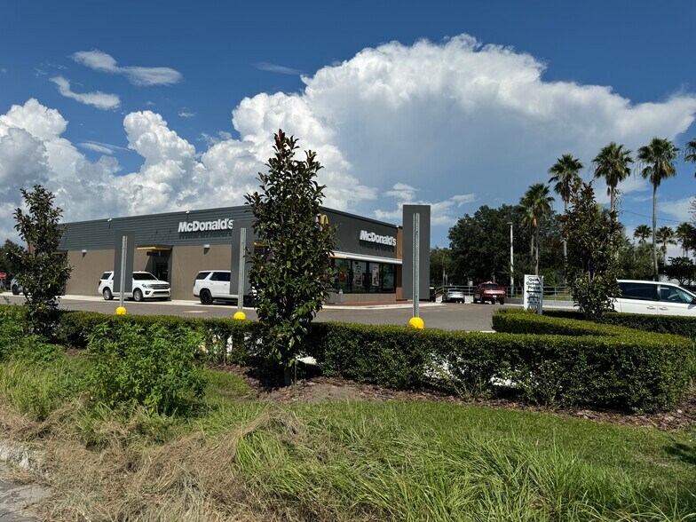 More Photos Of 6924 Old Big Bend Rd, Gibsonton Medical For Sale