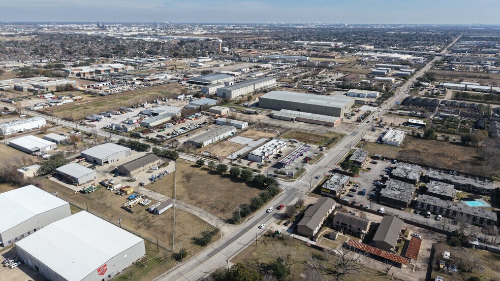 More Photos Of 2077 Magnolia Dr, Pasadena Industrial For Sale