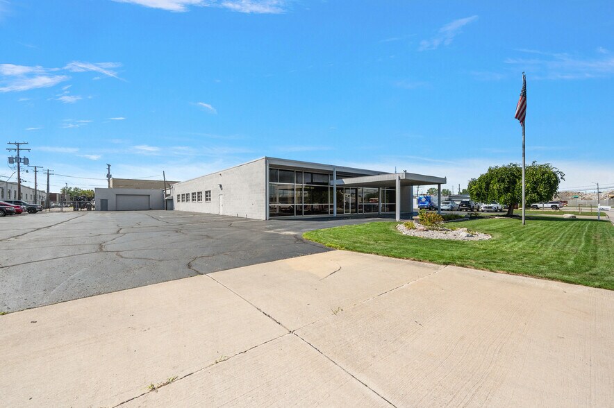 More Photos Of 16560 Industrial St, Roseville Warehouse For Sale