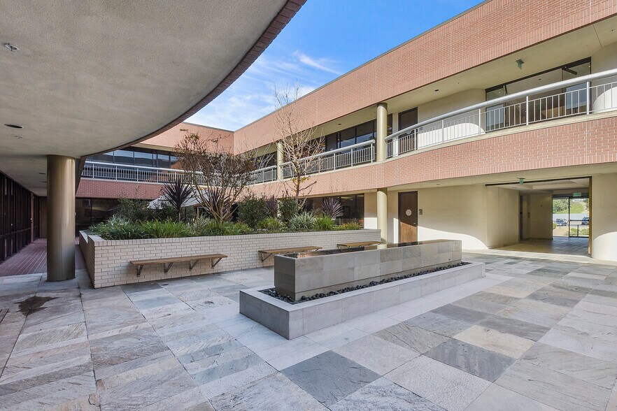 More Photos Of 5465 Morehouse Dr, San Diego Office For Lease