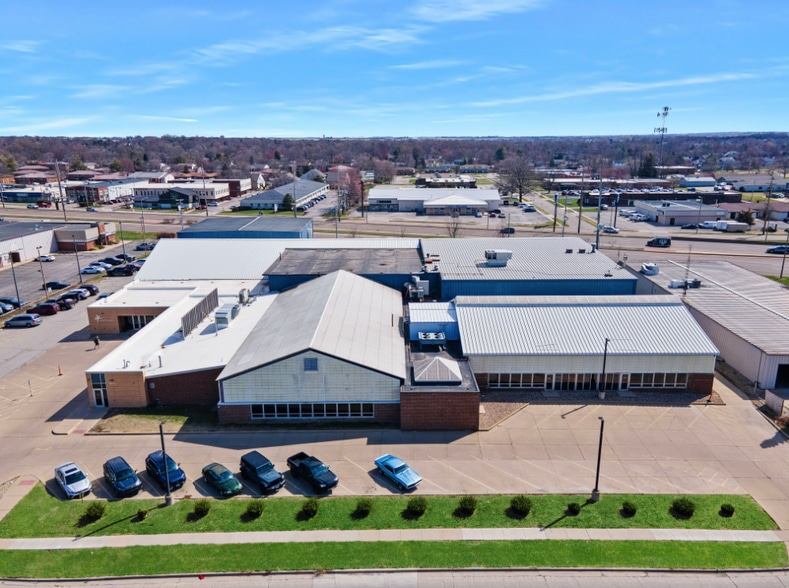 More Photos Of 904 Four Seasons Rd, Bloomington Specialty For Sale