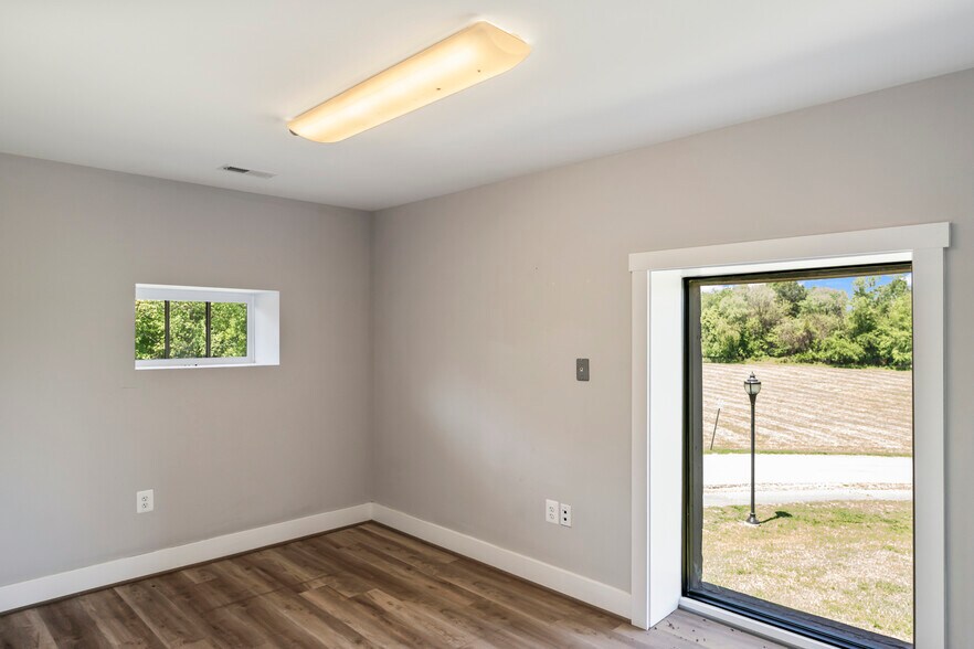 More Photos Of 601 Catoctin Cir NE, Leesburg Specialty For Lease