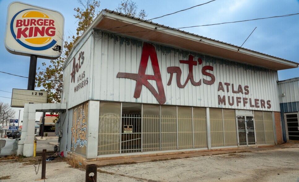 More Photos Of 3350 Fredericksburg Rd, San Antonio Auto Repair For Lease