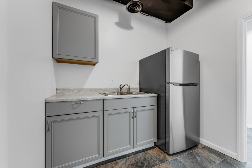 More Photos Of 417 Holland Ave, Morgantown Storefront Retail Office For Lease