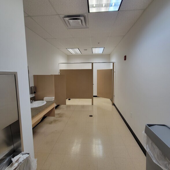 More Photos Of 20 Lawrence Bell Dr, Williamsville Medical For Lease