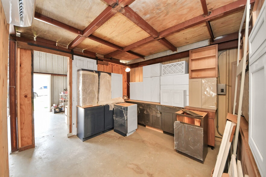 More Photos Of 1027 Aldine Bender Rd, Houston Warehouse For Lease