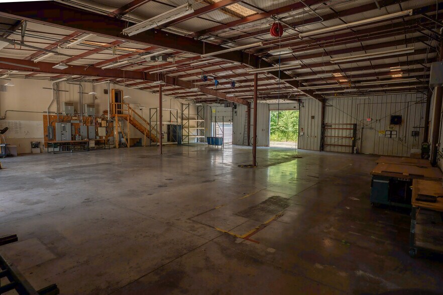 More Photos Of 11075 Parker Dr, Irwin Warehouse For Sale