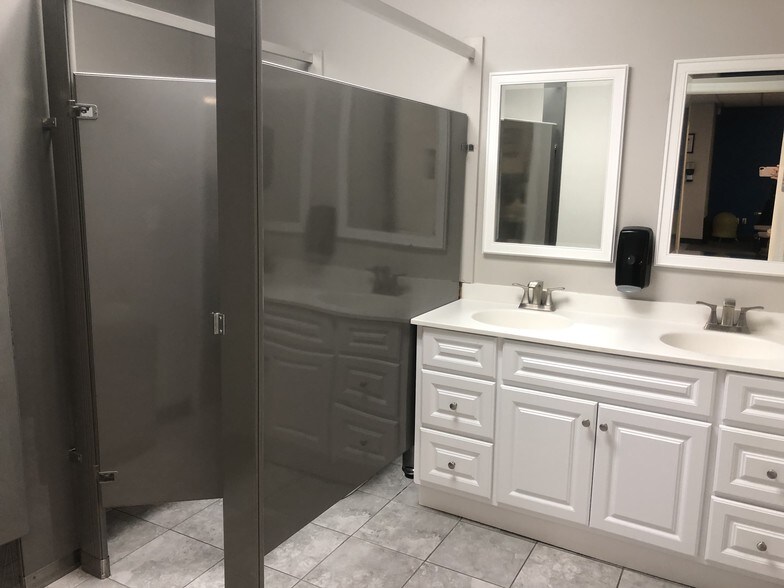 More Photos Of 13555 Automobile Blvd, Clearwater Medical For Lease