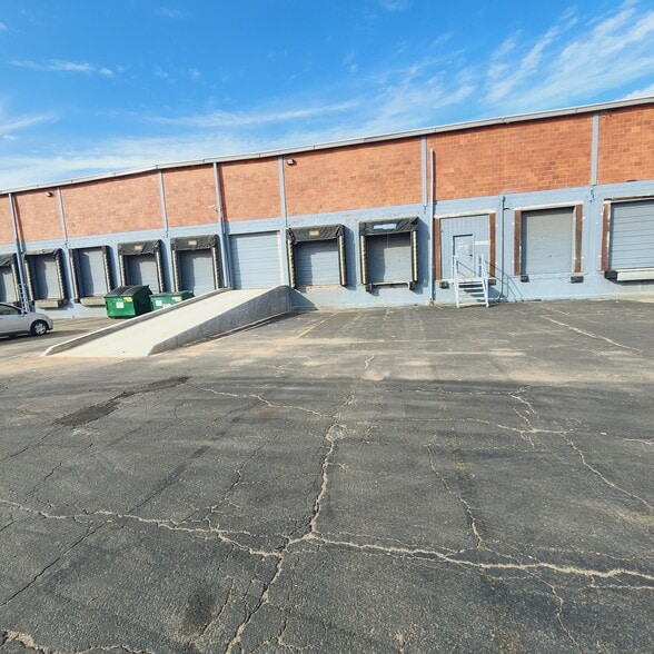 More Photos Of 615 W Wilshire Blvd, Oklahoma City Warehouse For Sale