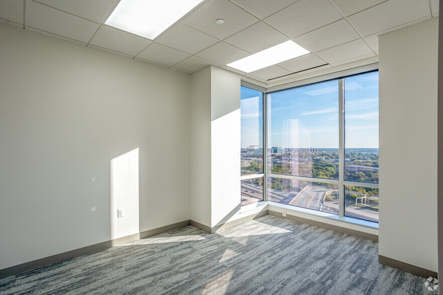More Photos Of 12400 Coit Rd, Dallas Office For Lease
