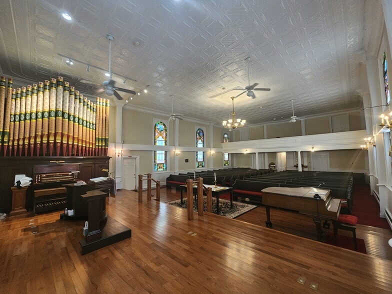 More Photos Of 4408 Albany Post Rd, Hyde Park Specialty For Sale