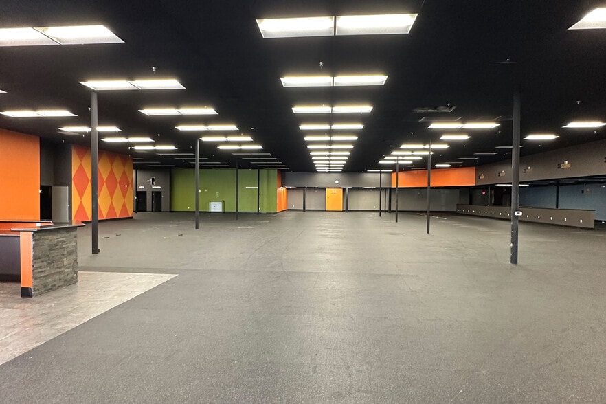 More Photos Of 2810 Zinfandel Dr, Rancho Cordova General Retail For Sale