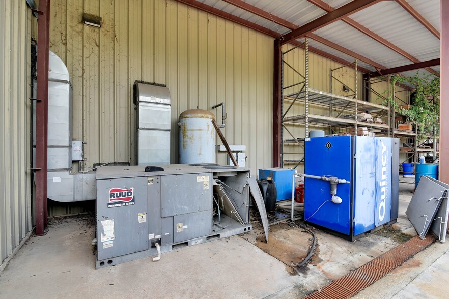 More Photos Of 2413 Roy Rd, Pearland Manufacturing For Sale