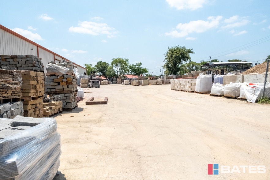 More Photos Of 1812 Garden Spring Dr, Dallas Warehouse For Sale