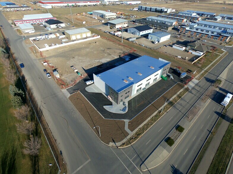 More Photos Of 3233 30 St N, Lethbridge Warehouse For Sale