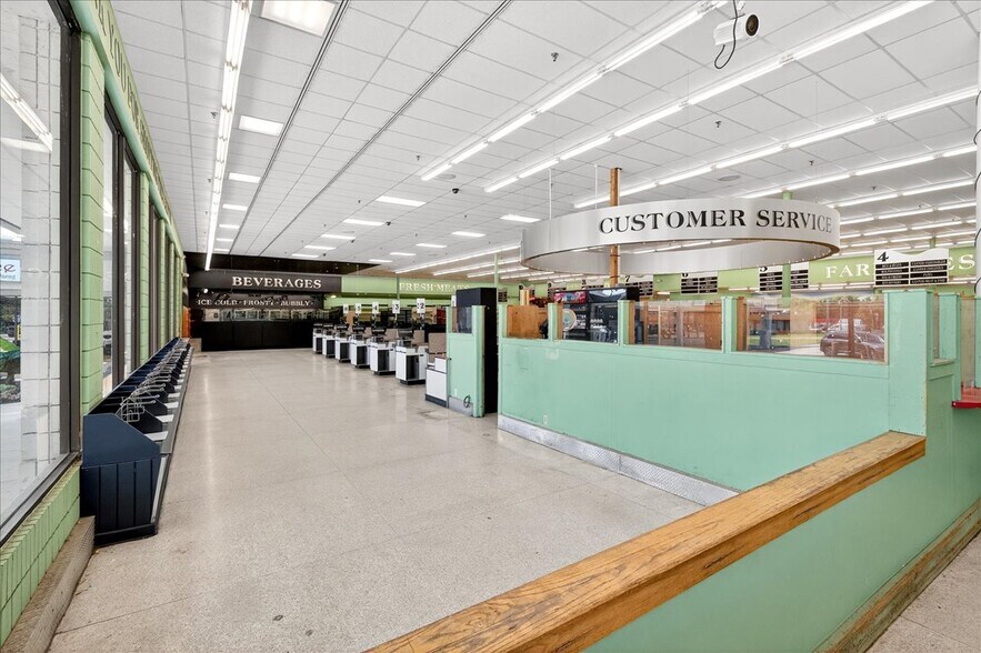 More Photos Of 4634-4639 Gravois Rd, House Spgs, House Springs Supermarket For Lease