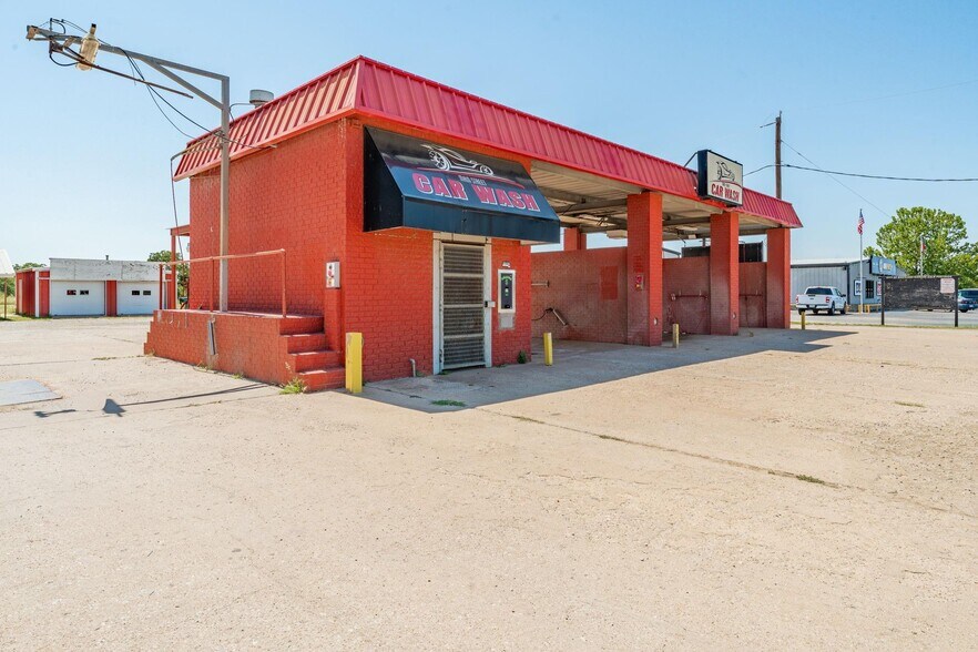 More Photos Of 929 E Main St, Eastland Carwash For Sale