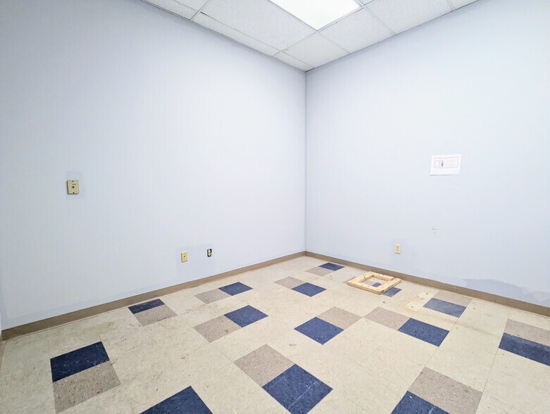 More Photos Of 3934-3956 S Broadway, Saint Louis Storefront For Lease