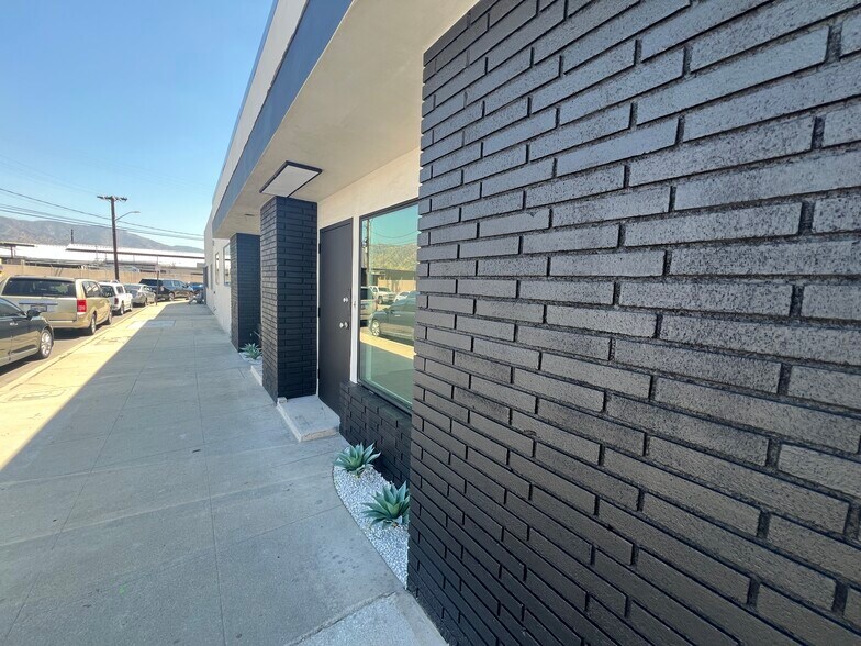 More Photos Of 3316-3318 Burton Ave, Burbank Warehouse For Sale