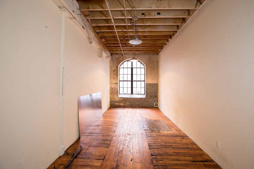 More Photos Of 70 Spruce St, Paterson Warehouse For Sale