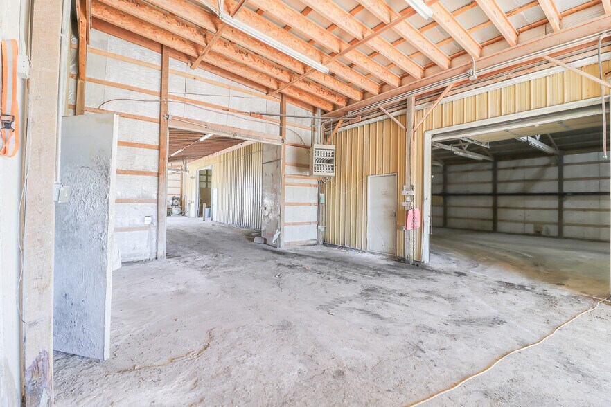 More Photos Of 1292 SW 125th Rd, Holden Light Manufacturing For Sale