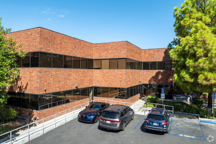More Photos Of 27201 Tourney Rd, Valencia Medical For Lease