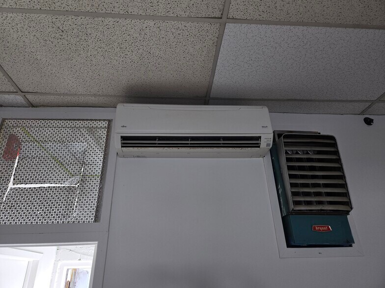 More Photos Of 278-290 Ronkonkoma Ave, Ronkonkoma Storefront For Lease