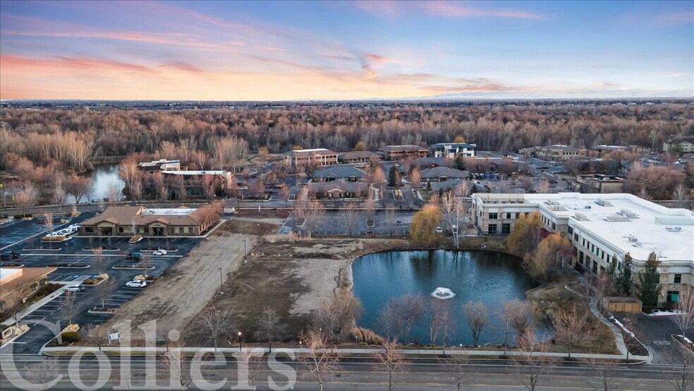 More Photos Of 441 E Riverside Dr, Eagle Restaurant For Lease