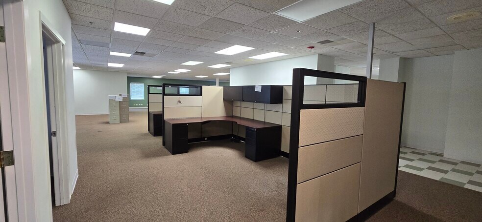 More Photos Of 3939 N Wilke Rd, Arlington Heights Office For Lease